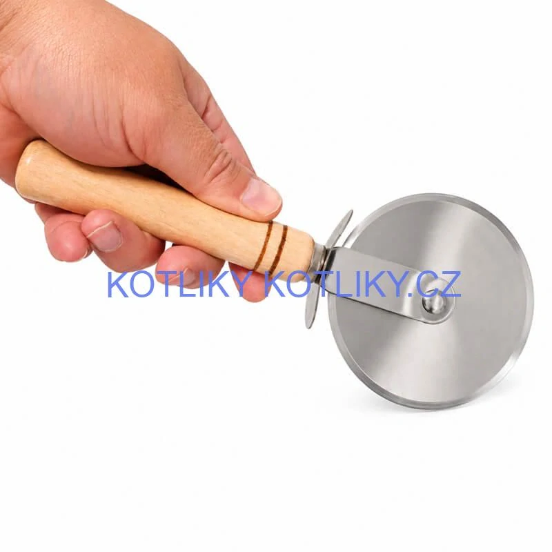 Kráječ na pizzu s dřevěnou rukojetí 22 cm