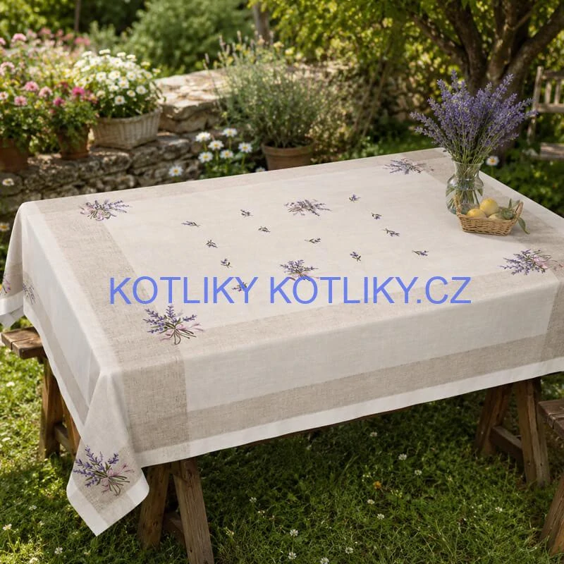 Hrubší textilní ubrus Levandule Provence 150 × 220 cm